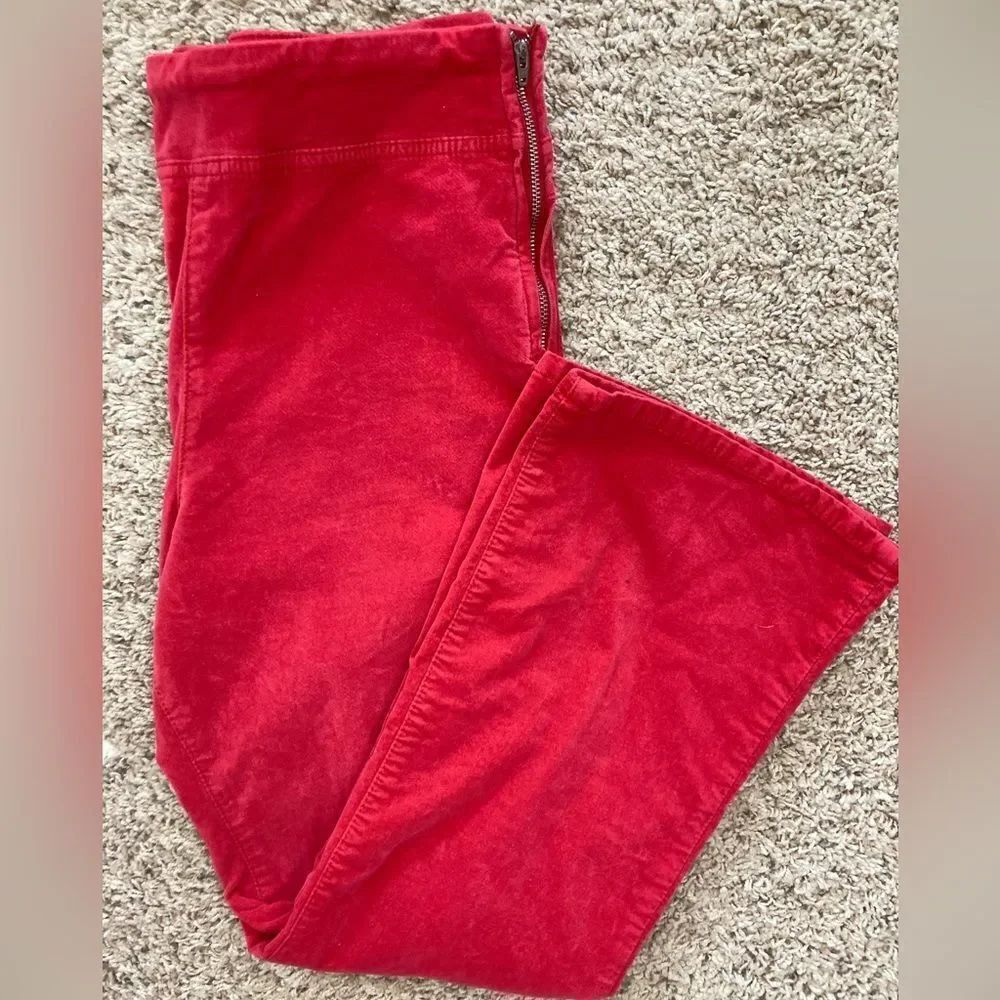 Free People/Anthropologie stretch velvet jeans w/ flare bottoms side zip run big